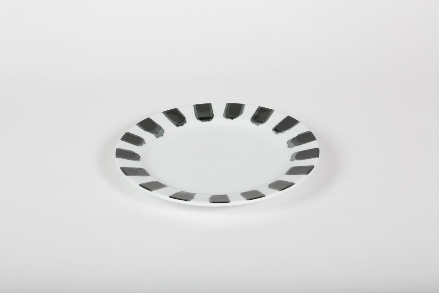 PY Dessert Plate 28 cm White / Black Brush