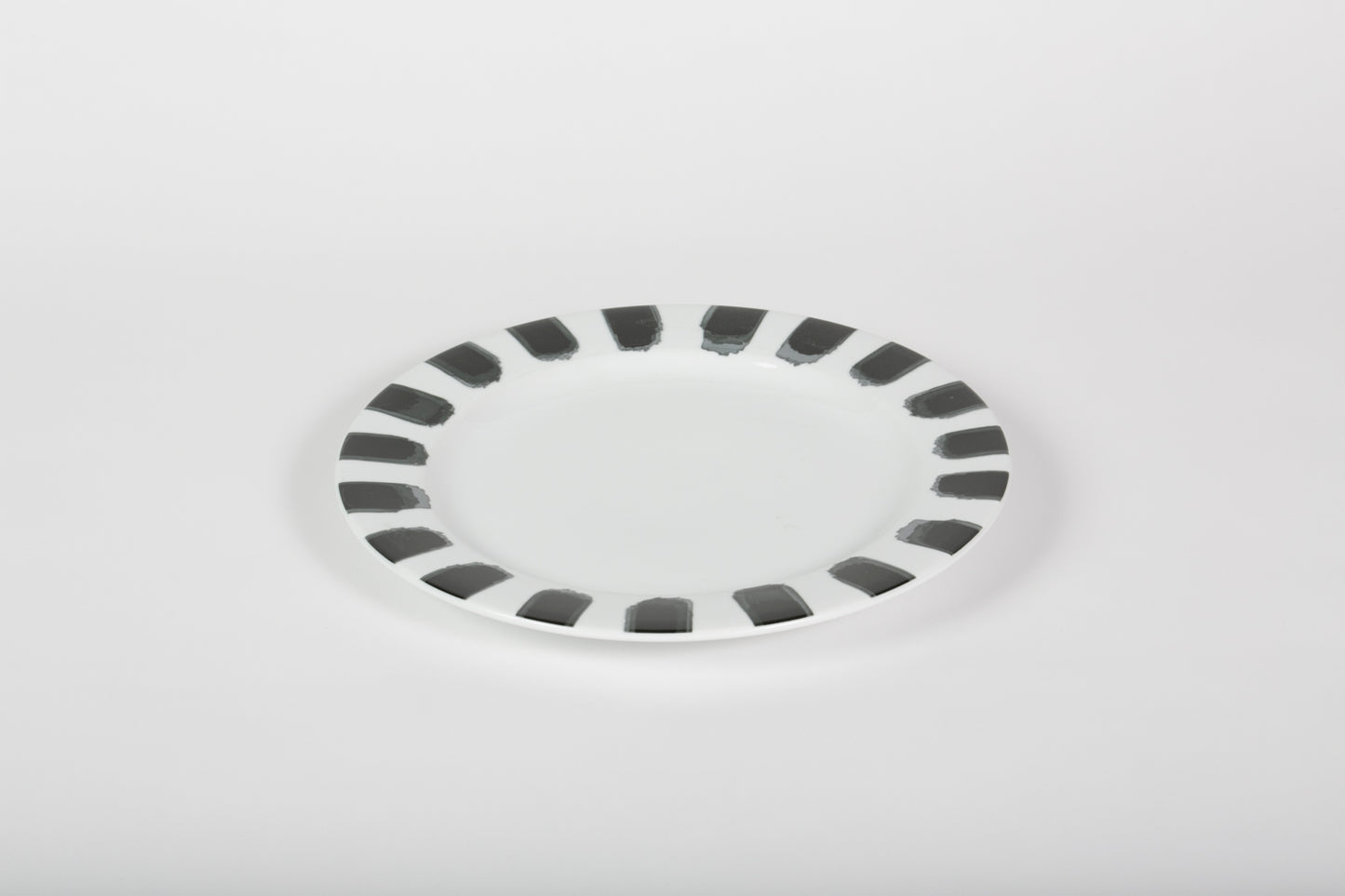 PY Main Plate 30 cm White / Black Brush