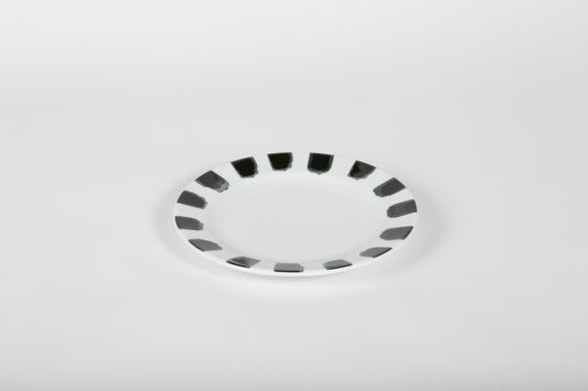 PY Flat Plate 24 cm White w/Black Brush